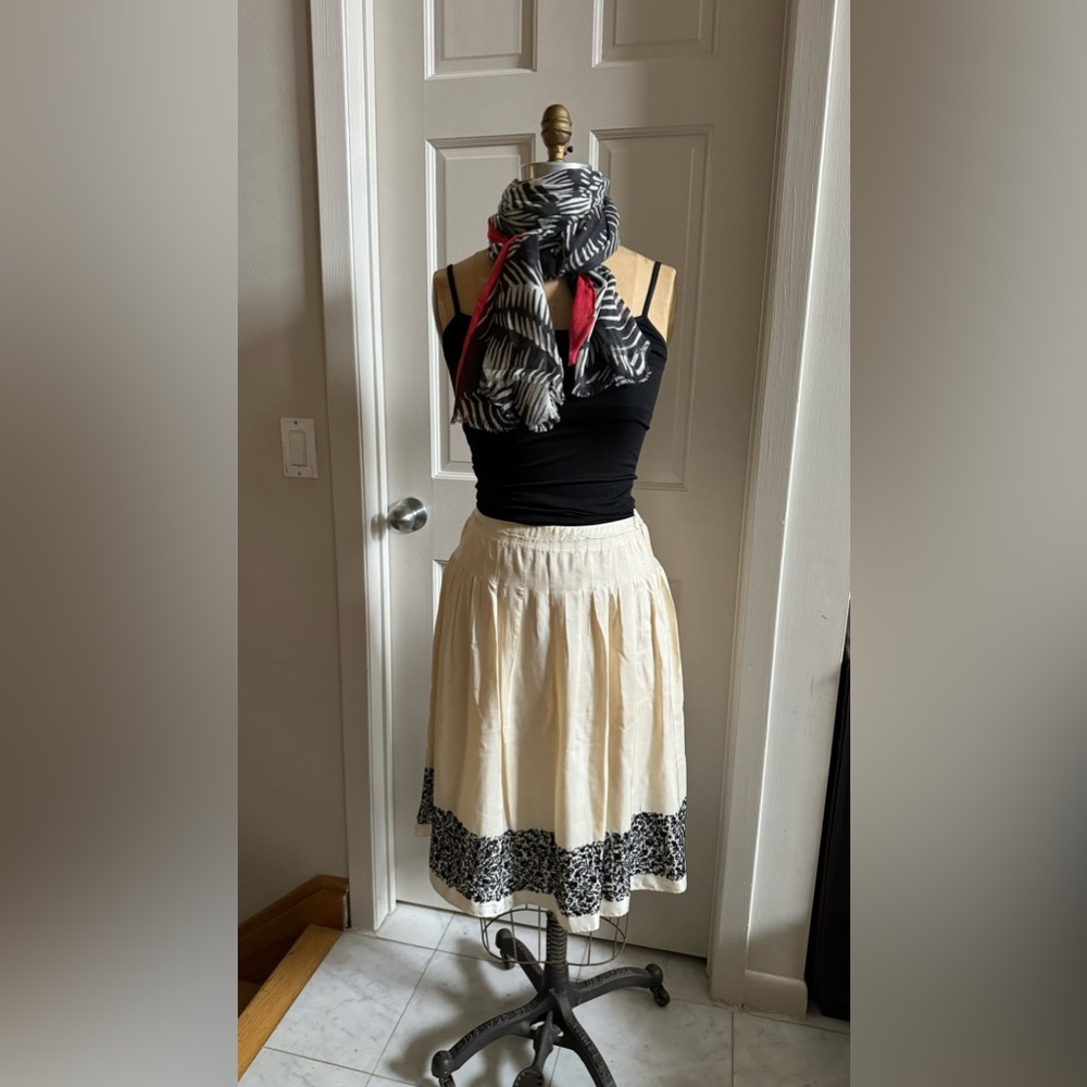 GREAT OUTFIT.    DKNY silk skirt, BCBG top and scarf.